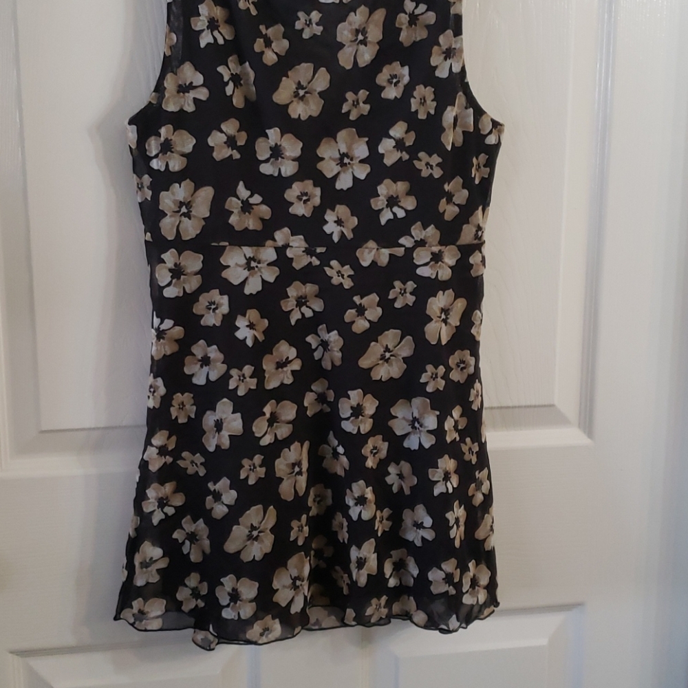 NEW YORK & COMPANY SLEEVELESS TOP - Picture 6 of 6